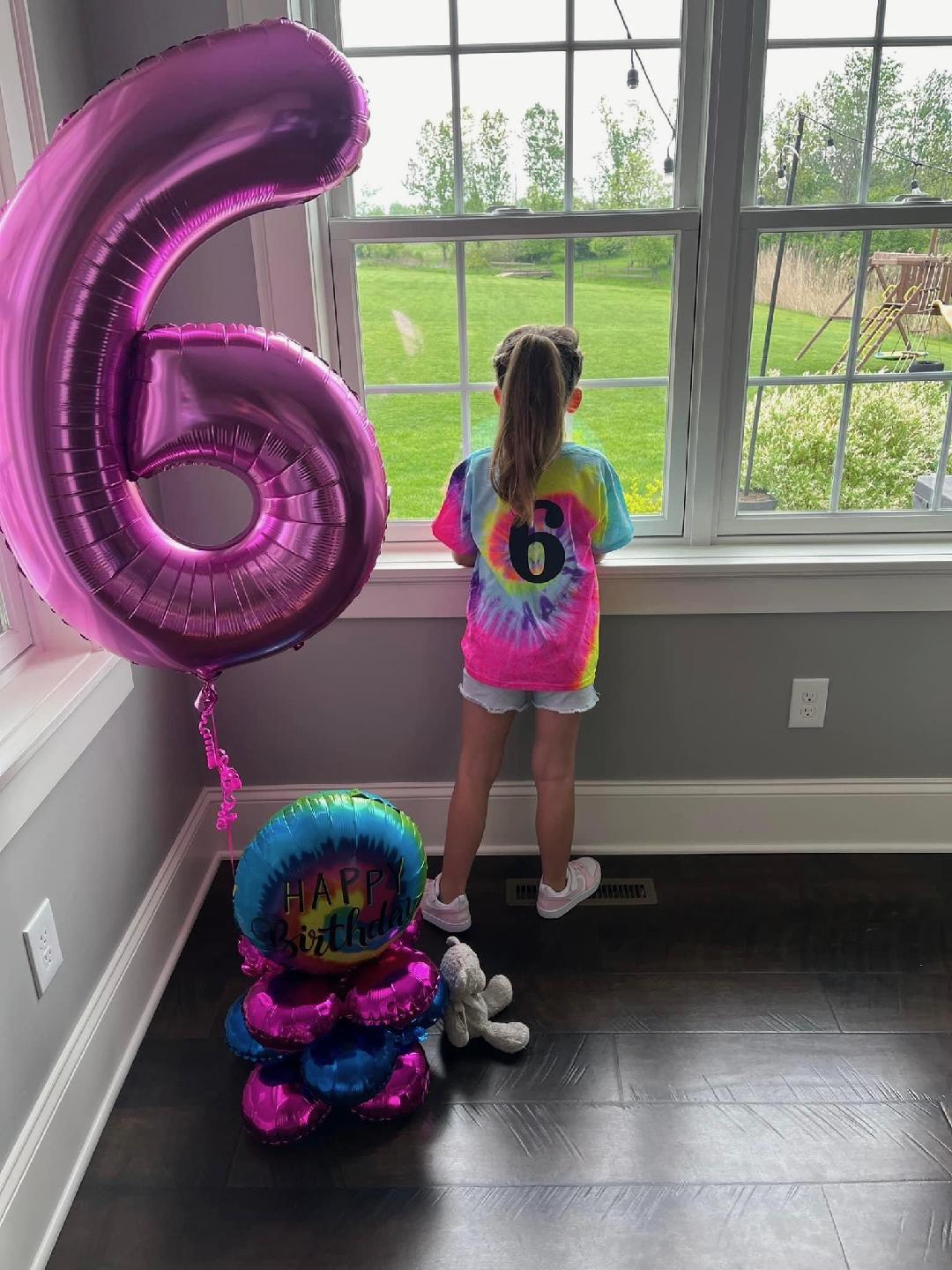 Birthday Centerpiece with Jumbo Number - POPPartyballoons